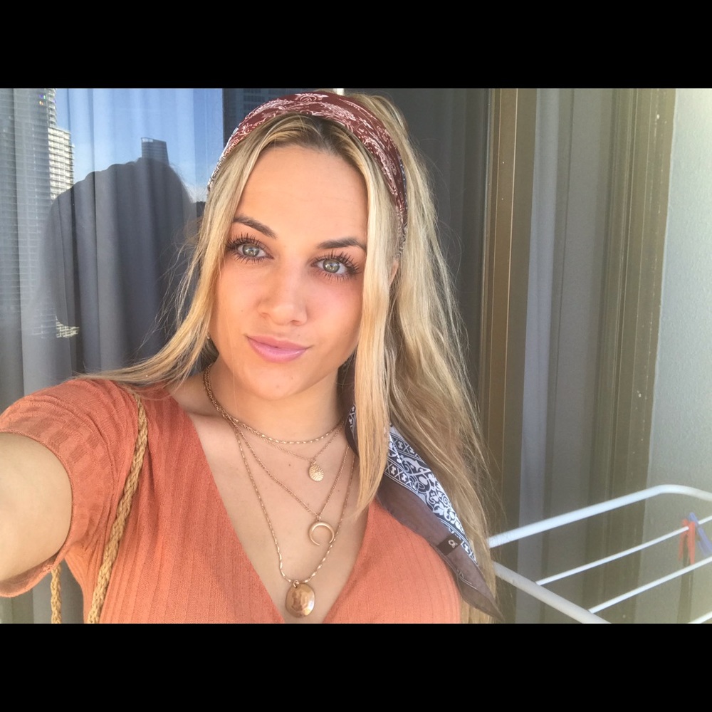 Meet your Posher, Samantha